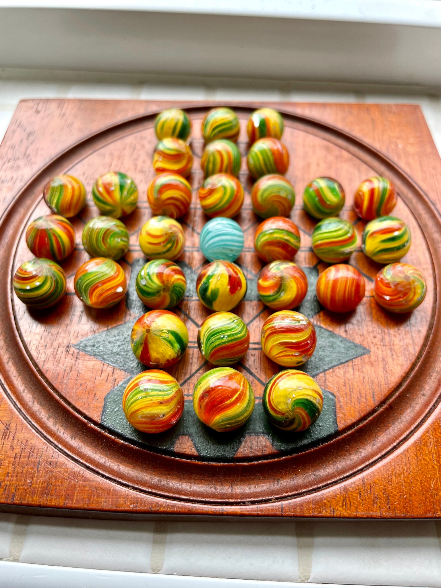 A Complete Guide to Photographing Glass: Techniques, Lighting, and a Special Focus on Marbles